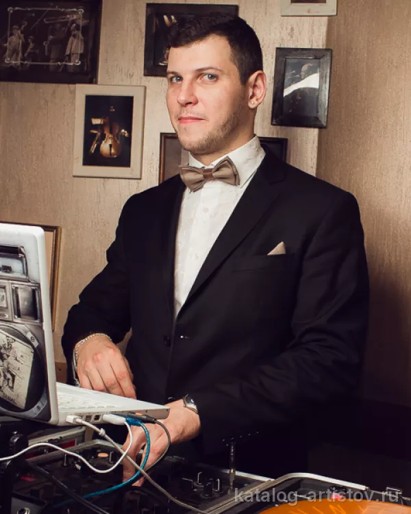 Диджей Дмитрий Буркалов (Dj DimaVinill), шоу-программа