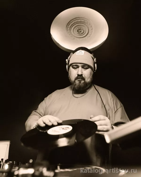 Диджей Row-man, шоу-программа