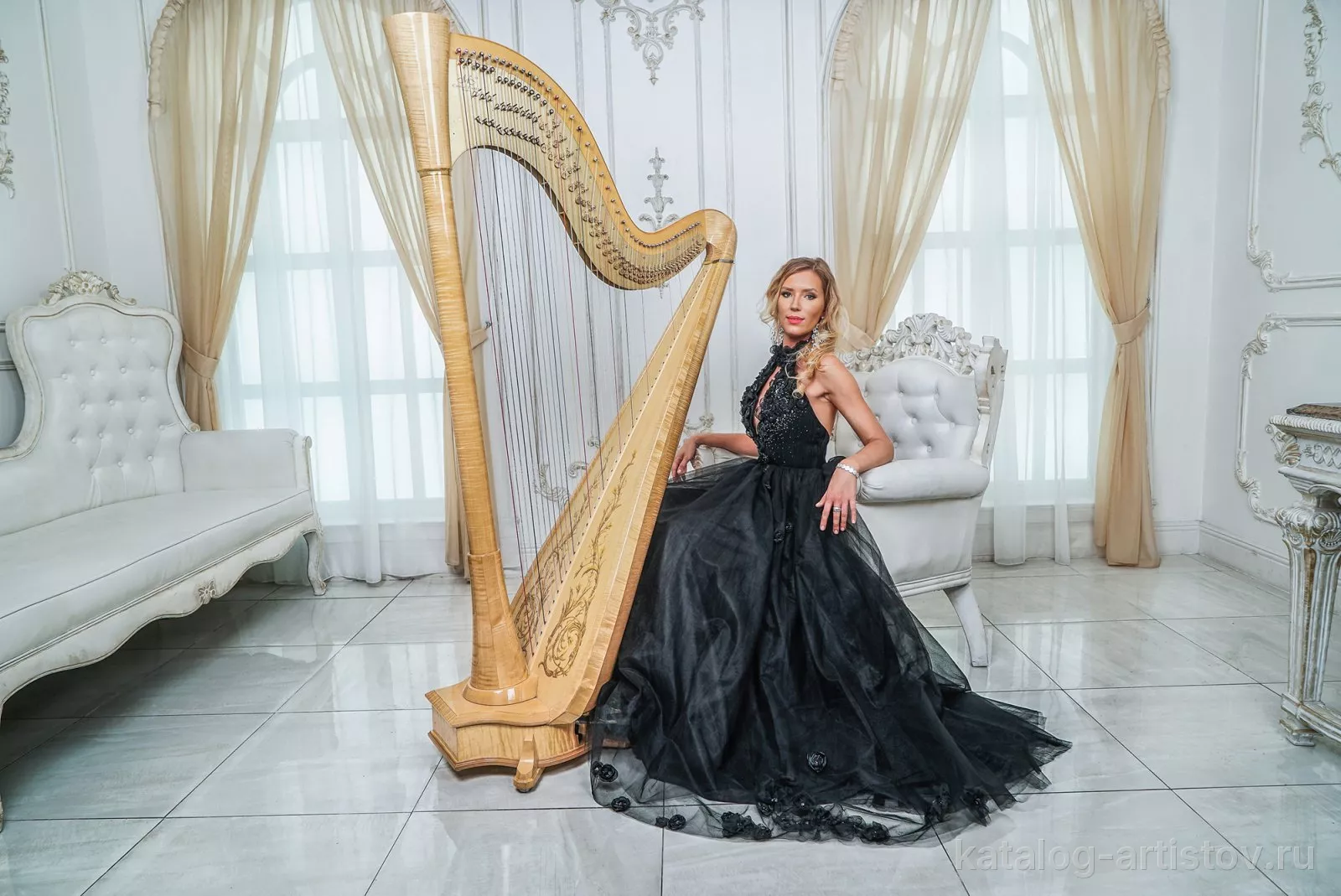 Арфистка Василиса Лущевская, скрипач