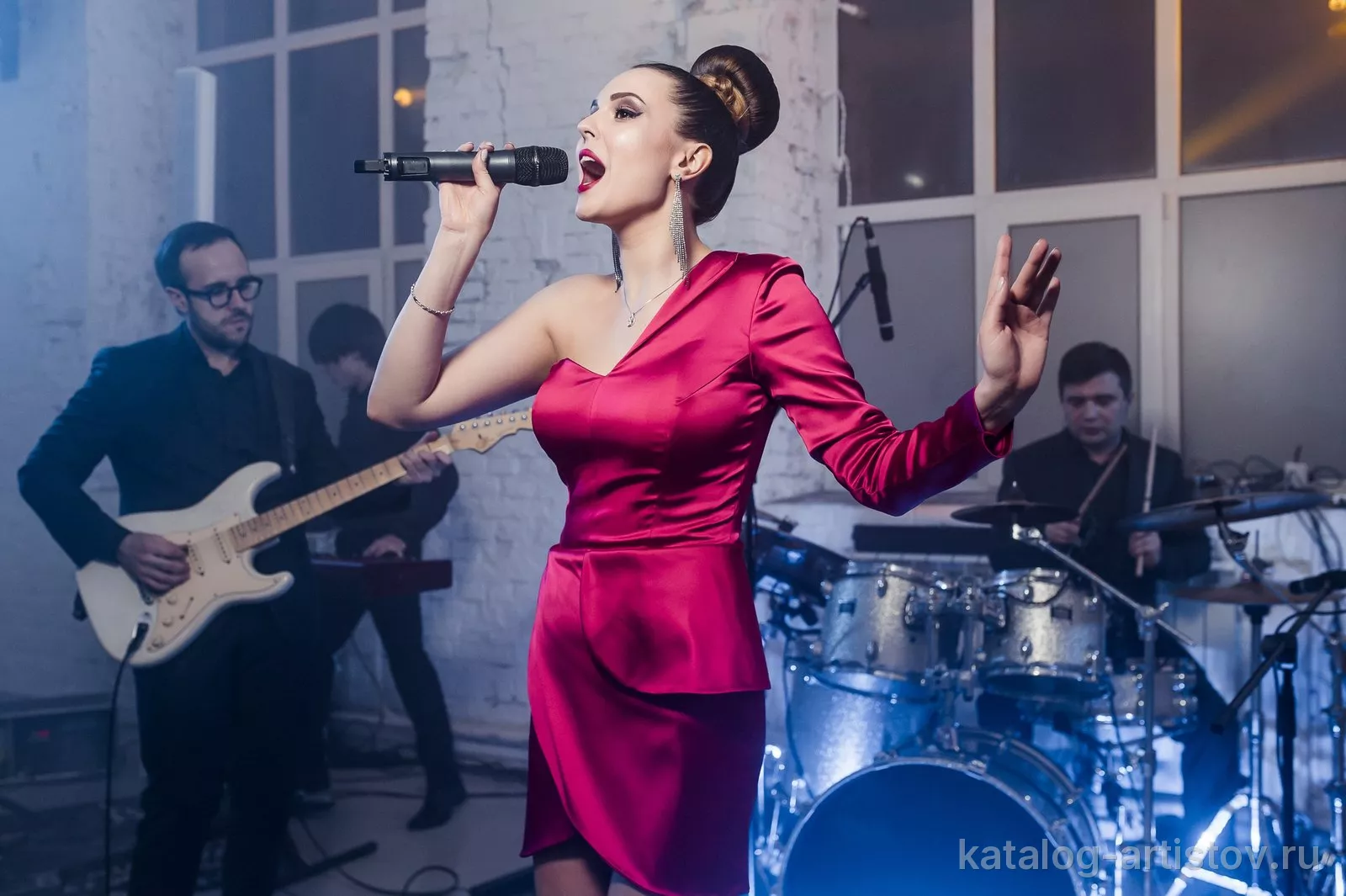 Агнесса Королева и кавер-группа SOHO, музыкант