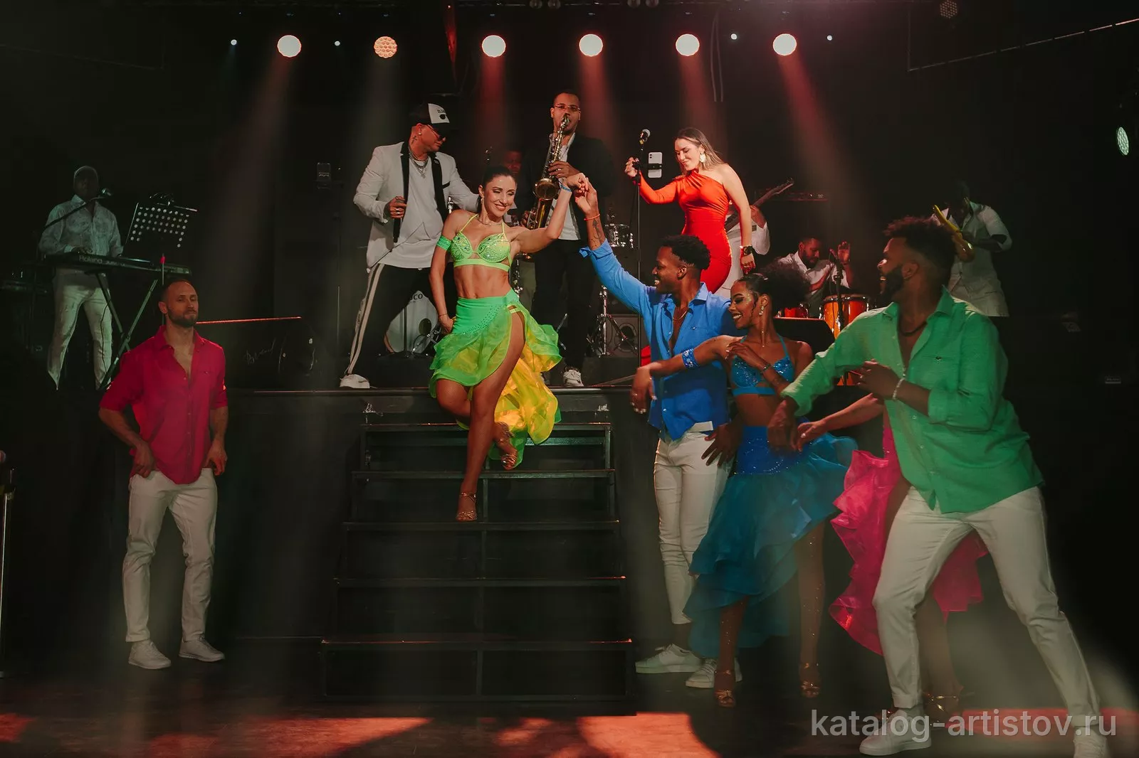 Латиноамериканское шоу Salsa-Timba, музыкант