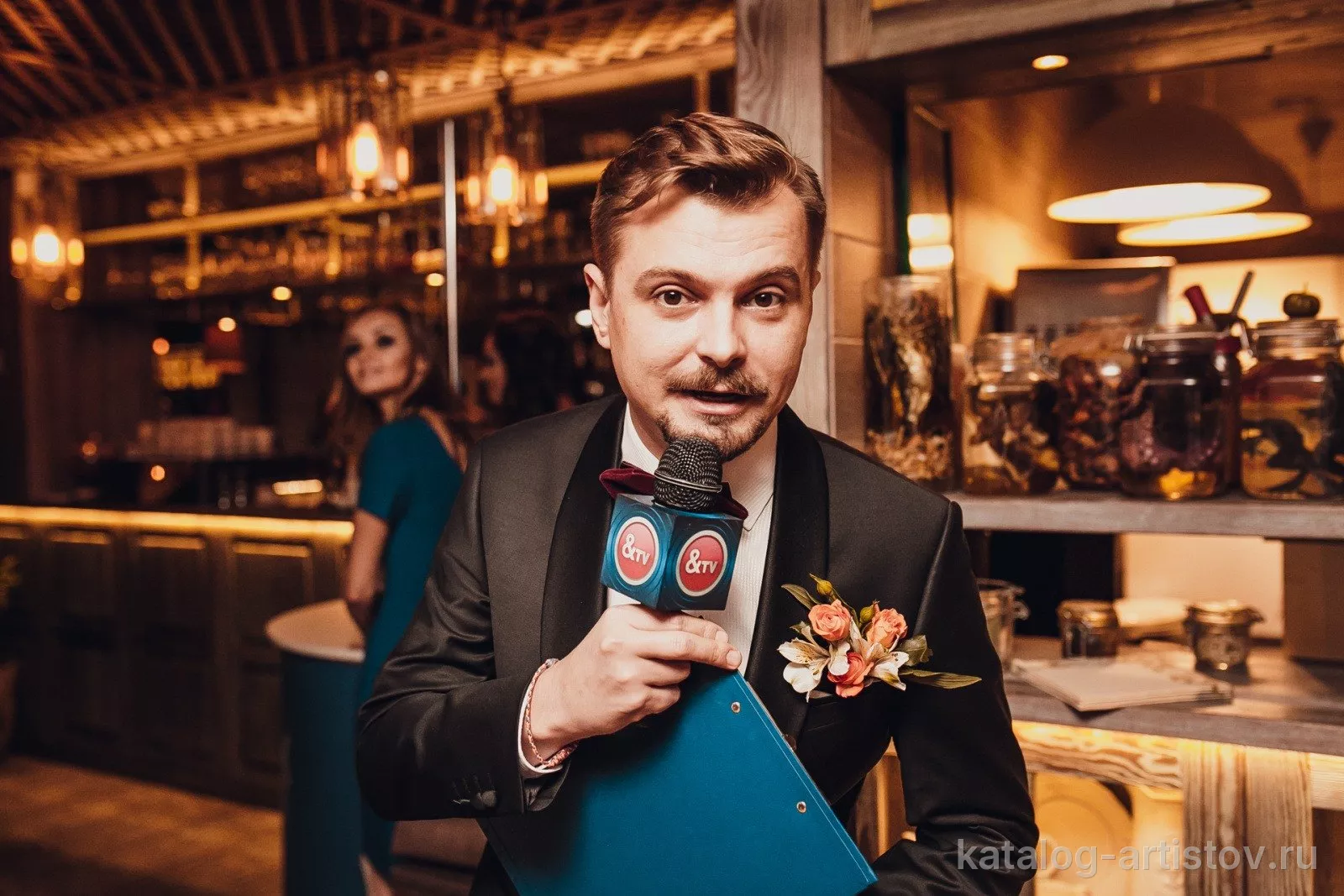Ведущий Евгений Кудин