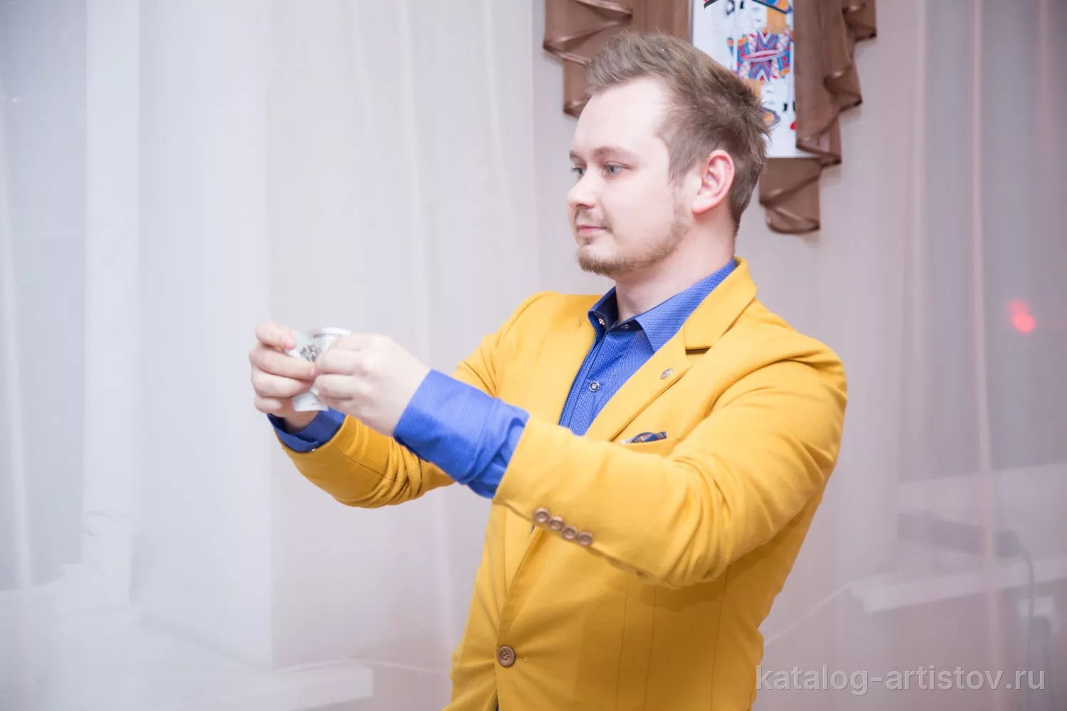 Иллюзионист Роман Шумских, фокусник