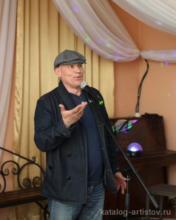 Вокалист Андрей Покровский