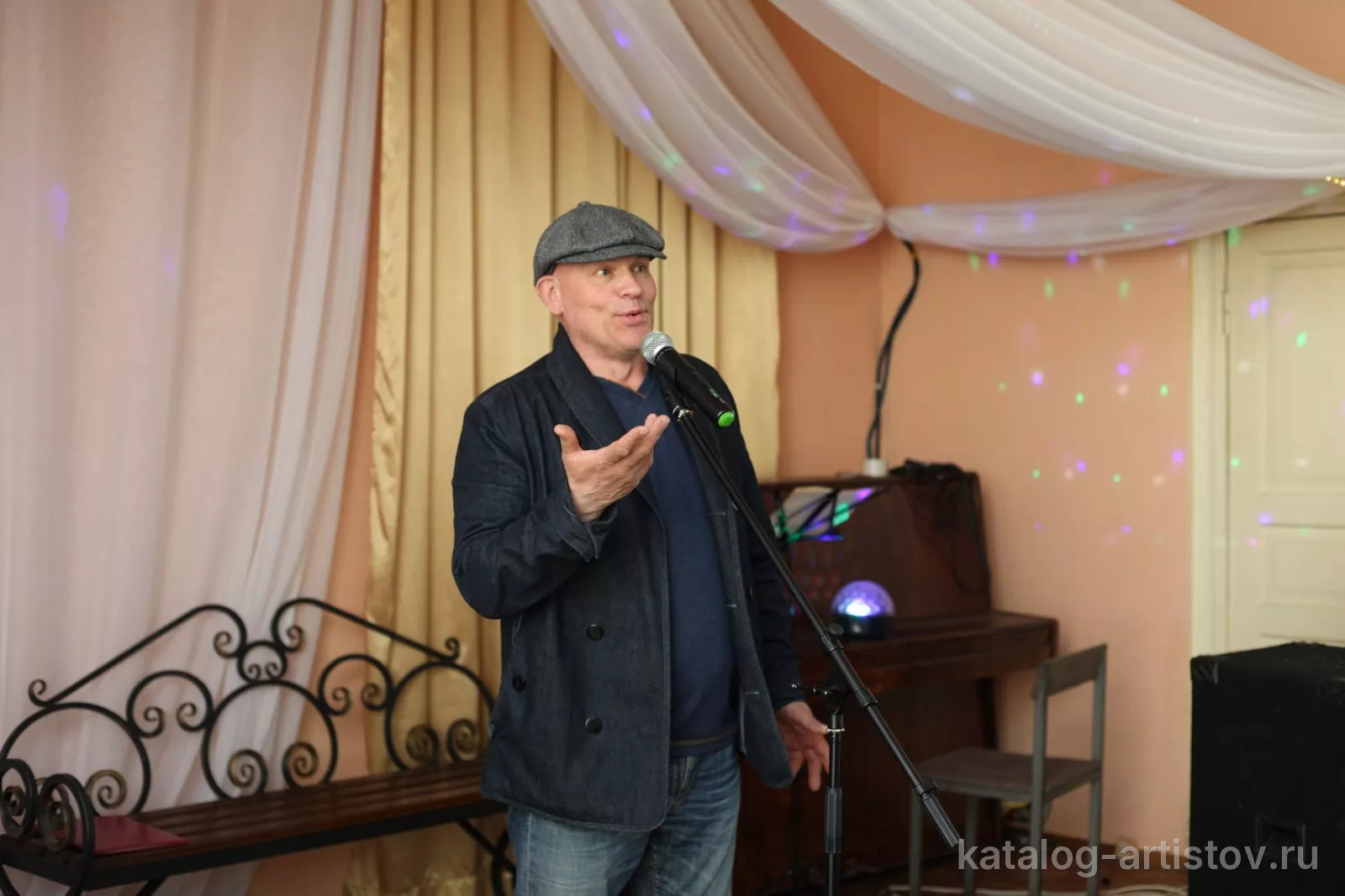 Вокалист Андрей Покровский