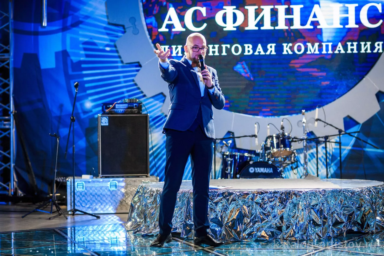 Ведущий Максим Бурков — фото 2