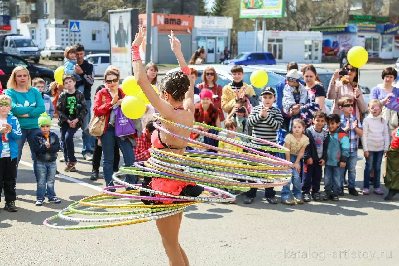 Гимнастка Дарья Черномазова, цирковой артист