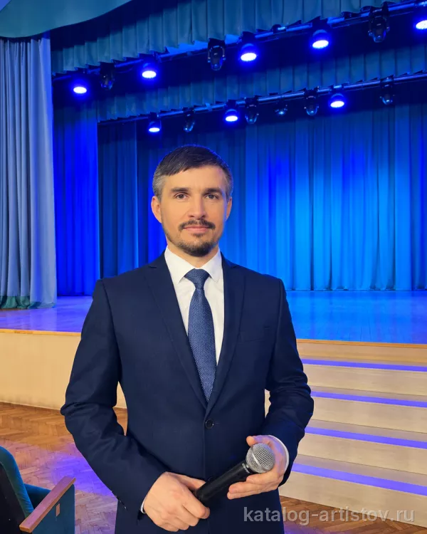 Ведущий Артур Сирачев