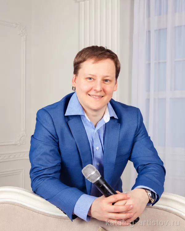 Ведущий Константин Кошкин