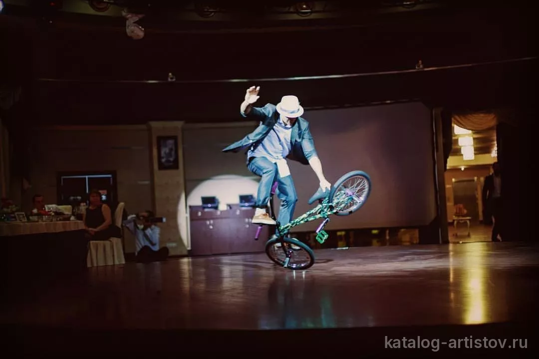 BMX-райдер Нияз Зарипов, цирковой артист