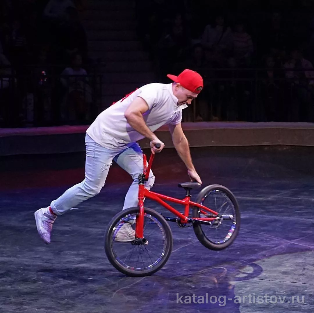 BMX-райдер Нияз Зарипов, цирковой артист — фото 3