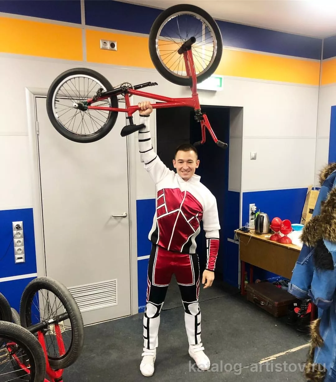 BMX-райдер Нияз Зарипов, цирковой артист — фото 4