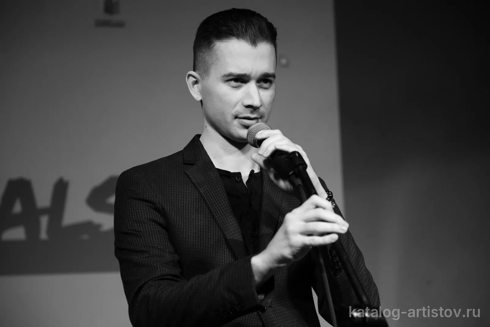 Ведущий Михаил Ишмухаметов