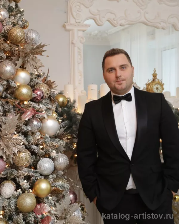 Ведущий Кирилл Казанин