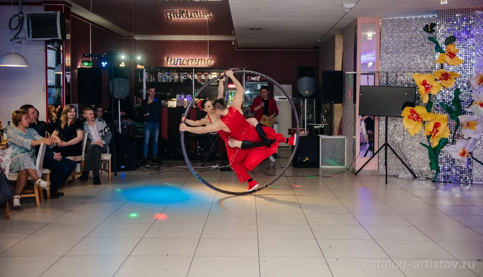 Акробатический дуэт Crazy Stilts, цирковой артист — фото 2