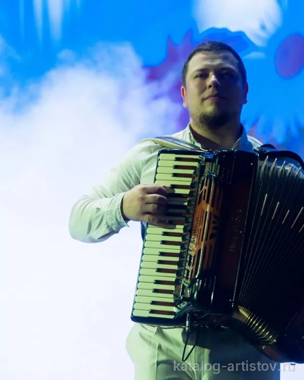Аккордеонист Богдан Денищук, музыкант