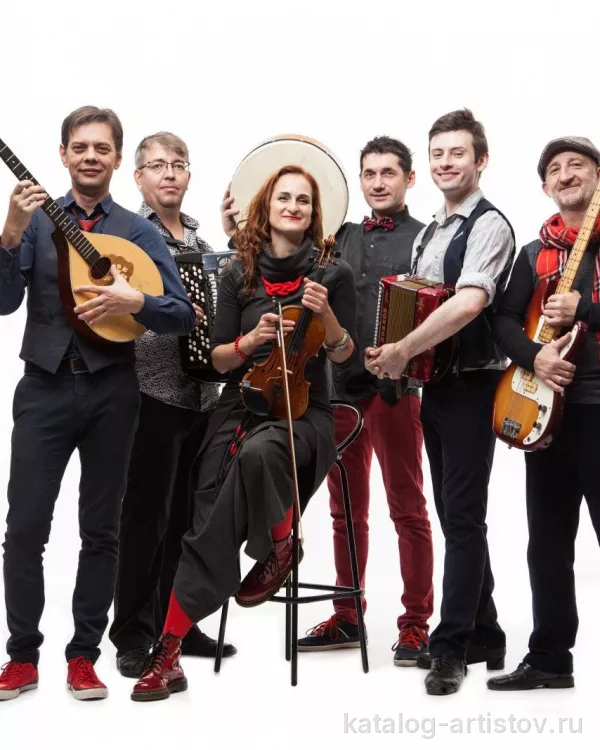 Фолк-группа Street Fiddlers, музыкант