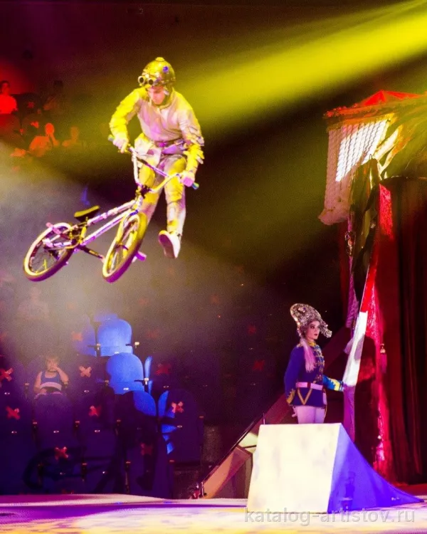 BMX-шоу Максима Голдобина, цирковой артист