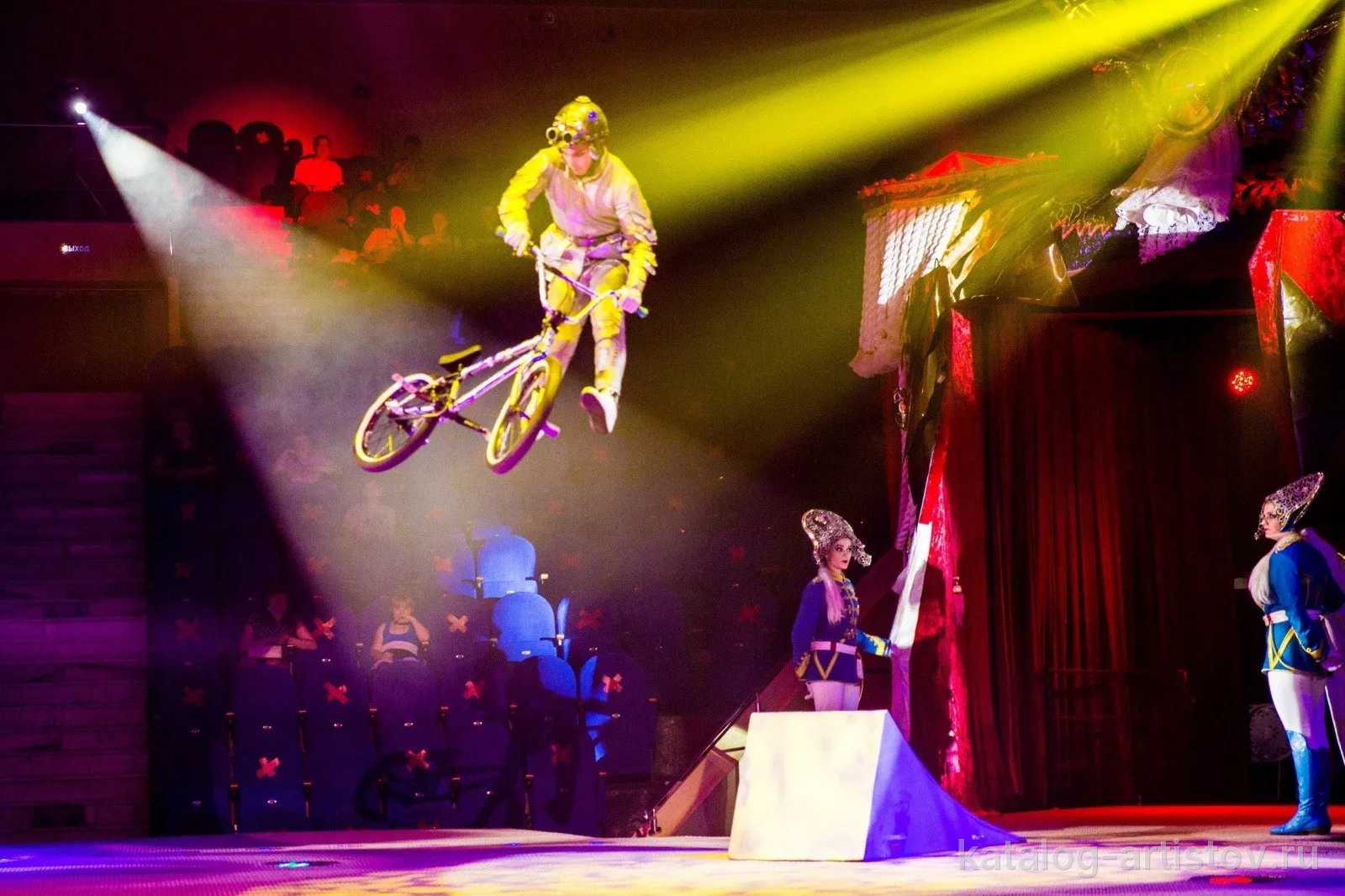 BMX-шоу Максима Голдобина, цирковой артист