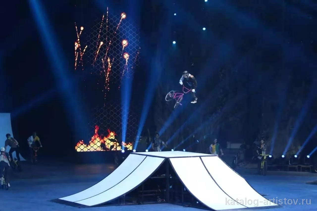 BMX-шоу Максима Голдобина, цирковой артист — фото 2