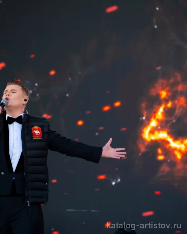 Вокалист Алексей Ковин