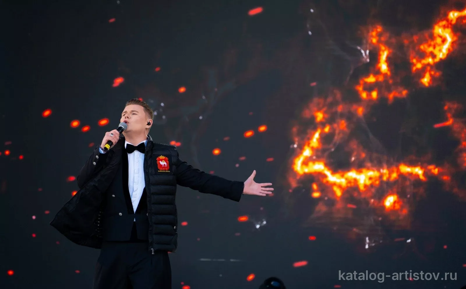 Вокалист Алексей Ковин