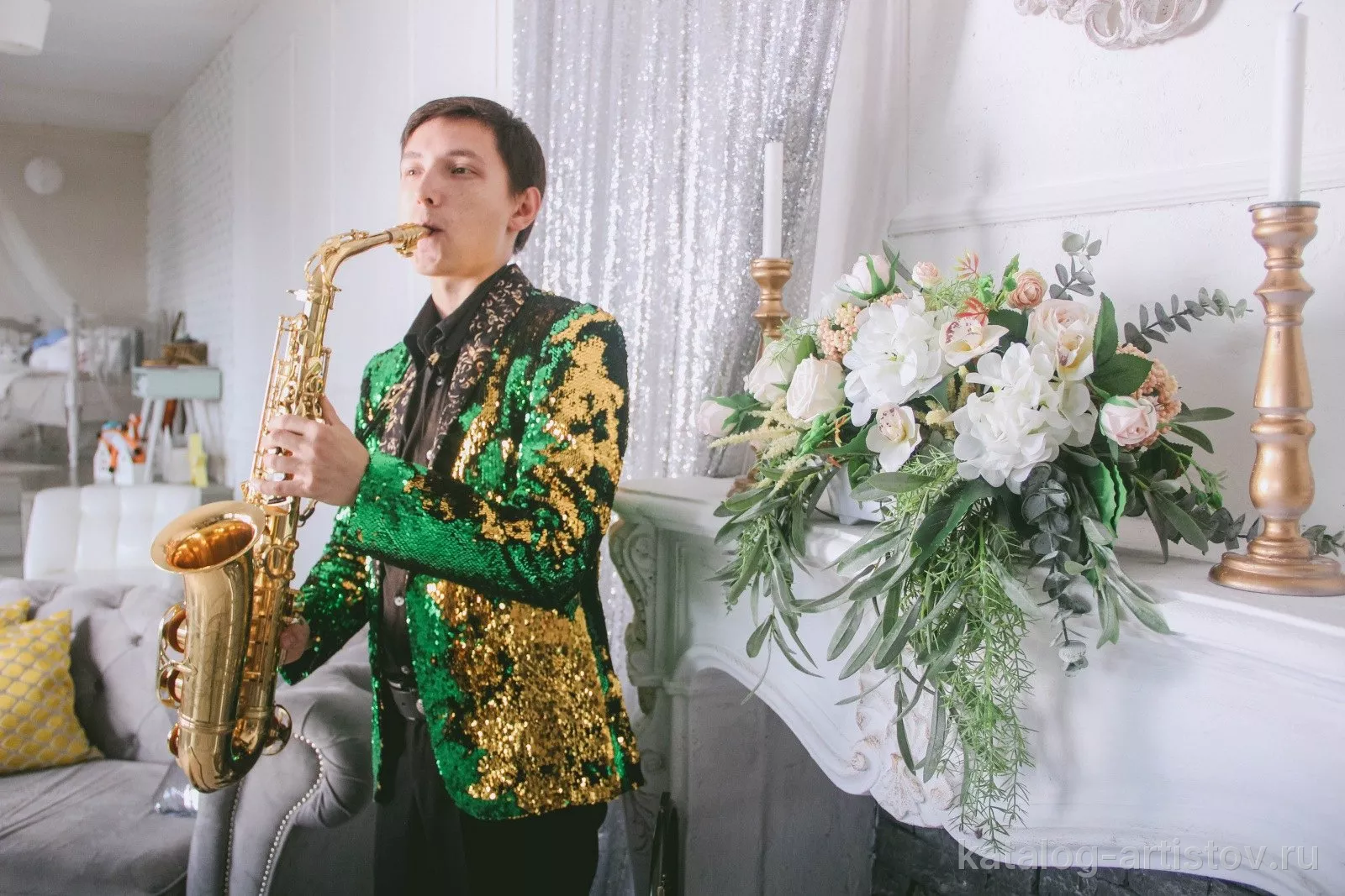 Саксофонист Александр Мустафин