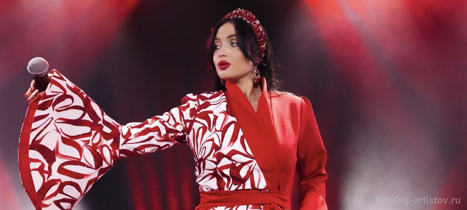 Певица Диана Кох, вокалист
