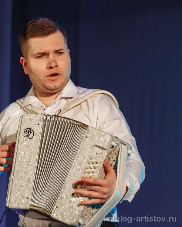 Гармонист Дмитрий Овчинников, музыкант