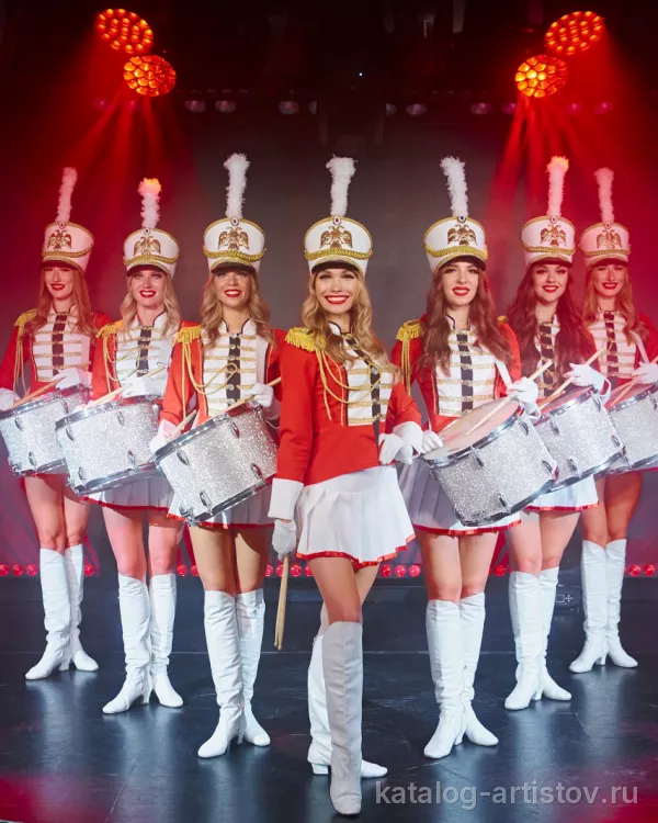 Шоу барабанщиц Династия, барабанное шоу