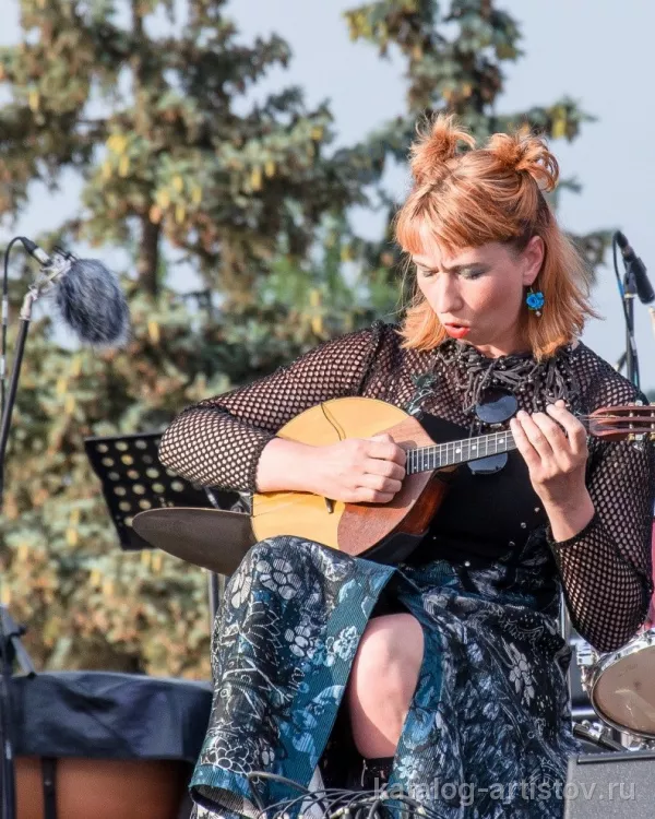 Домристка Надежда Жихарева, музыкант
