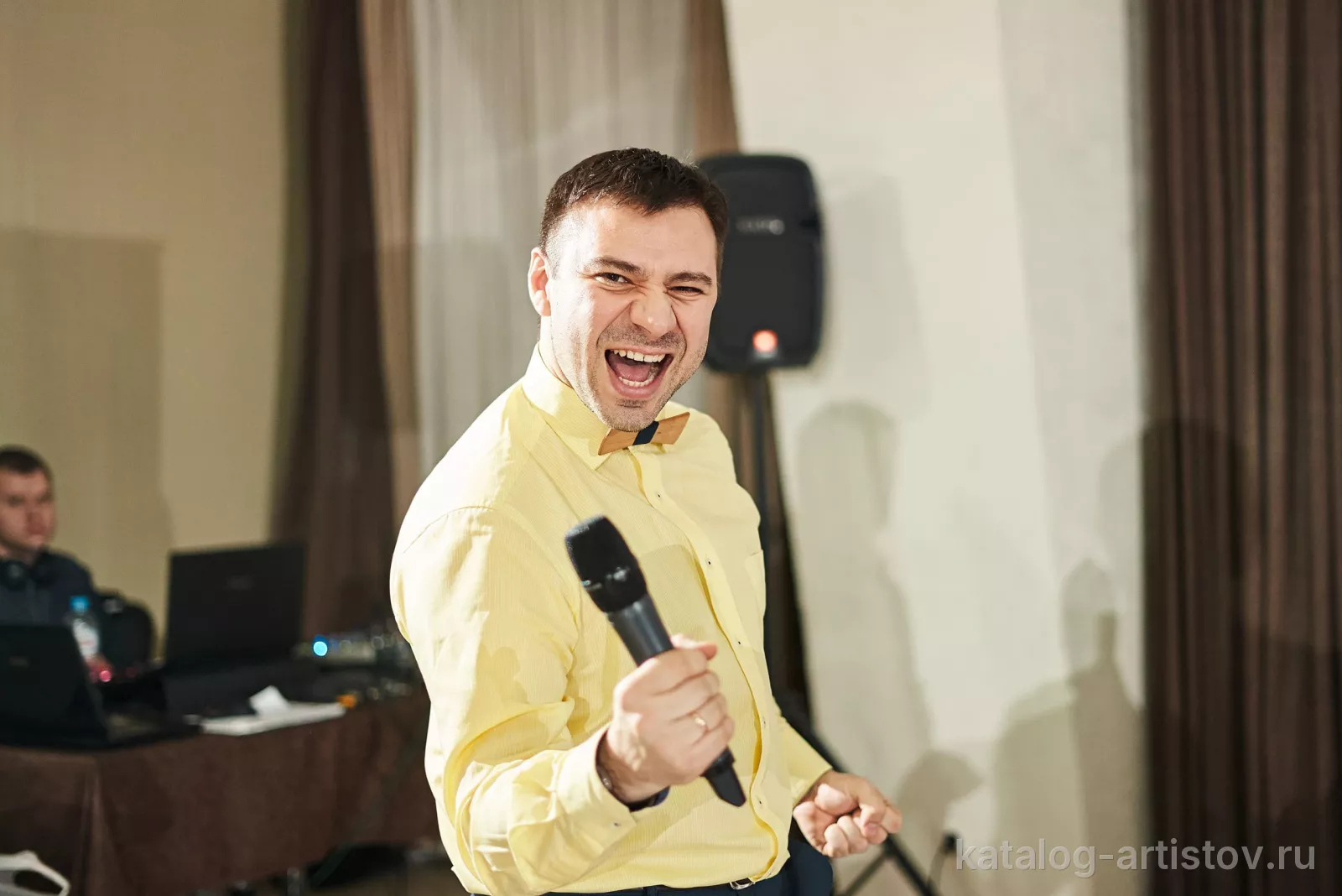 Ведущий Василий Бичев