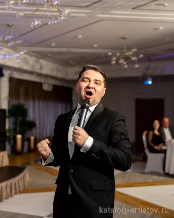 Ведущий Александр Золотарев
