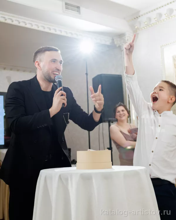 Ведущий Андрей Ивашкин
