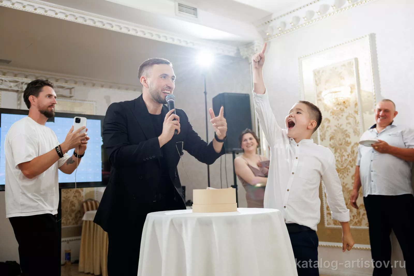 Ведущий Андрей Ивашкин