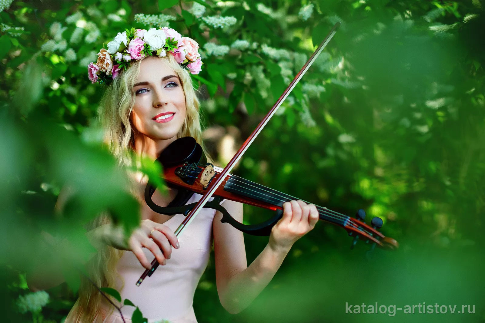 Скрипачка Таня Белая