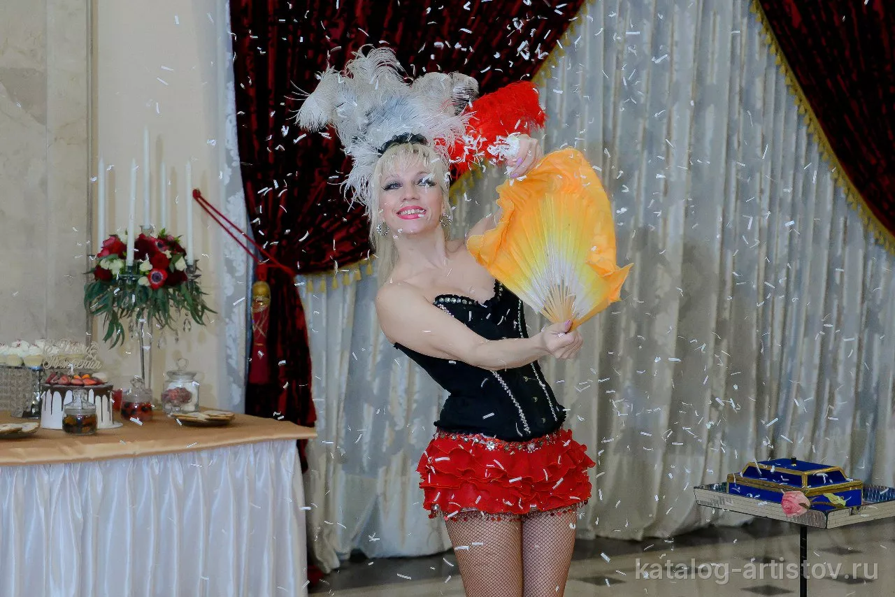 Шоу-дуэт «Солёный Попугай», фокусник