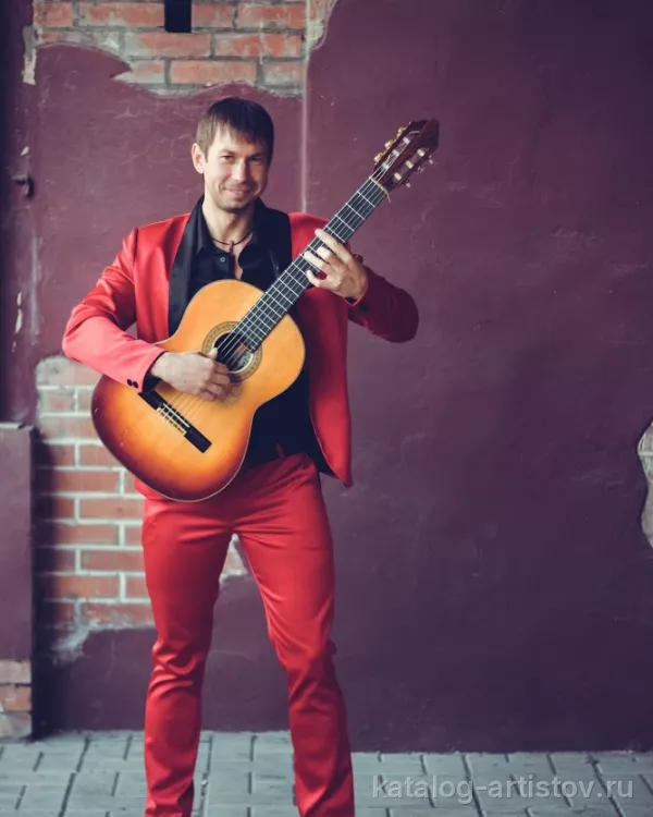 Гитарист Евгений Солодянкин, музыкант