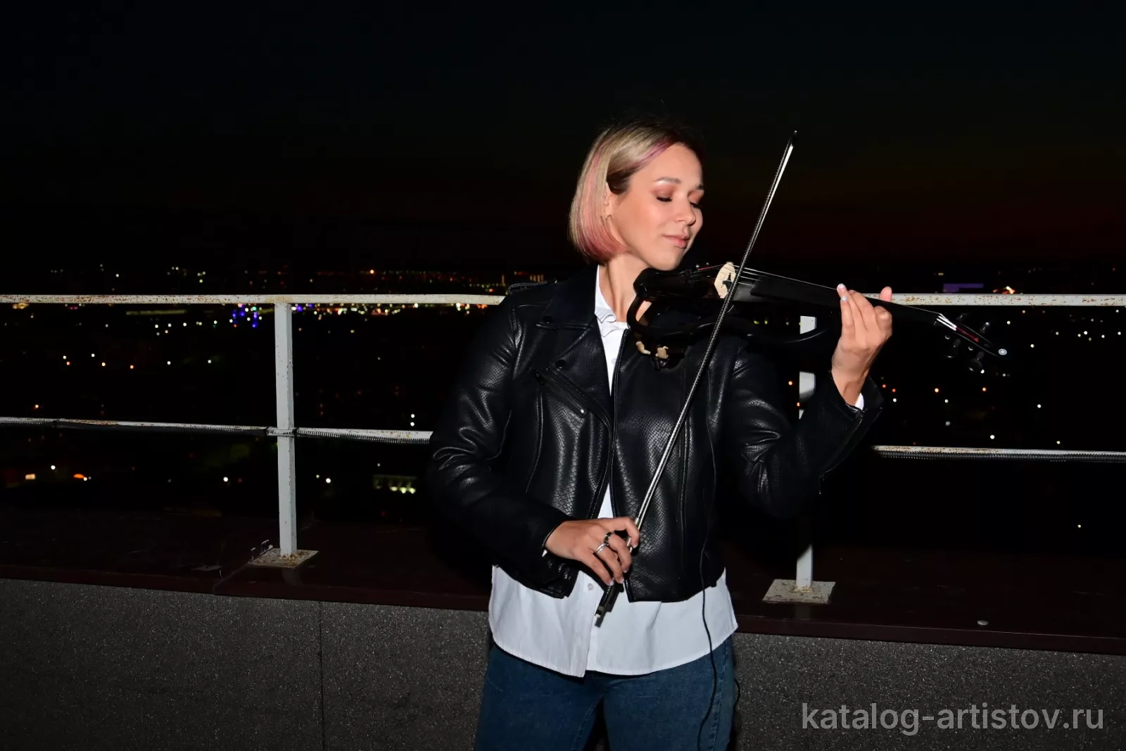 Дуэт VioSax (скрипка и саксофон), скрипач