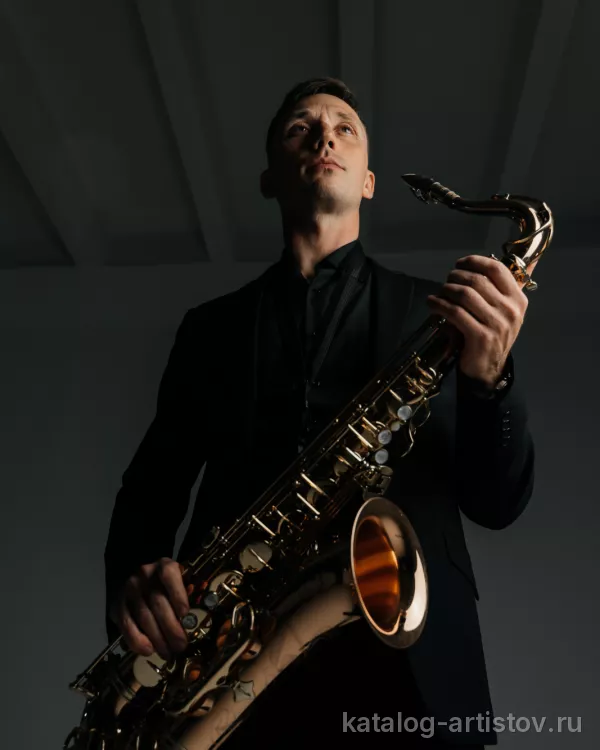 Саксофонист Роман Кренёв