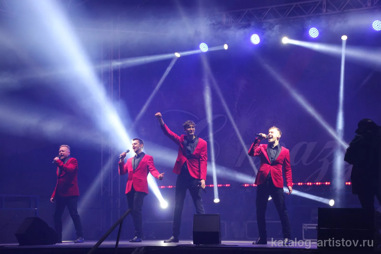 Вокальный ансамбль Victory Band, вокалист
