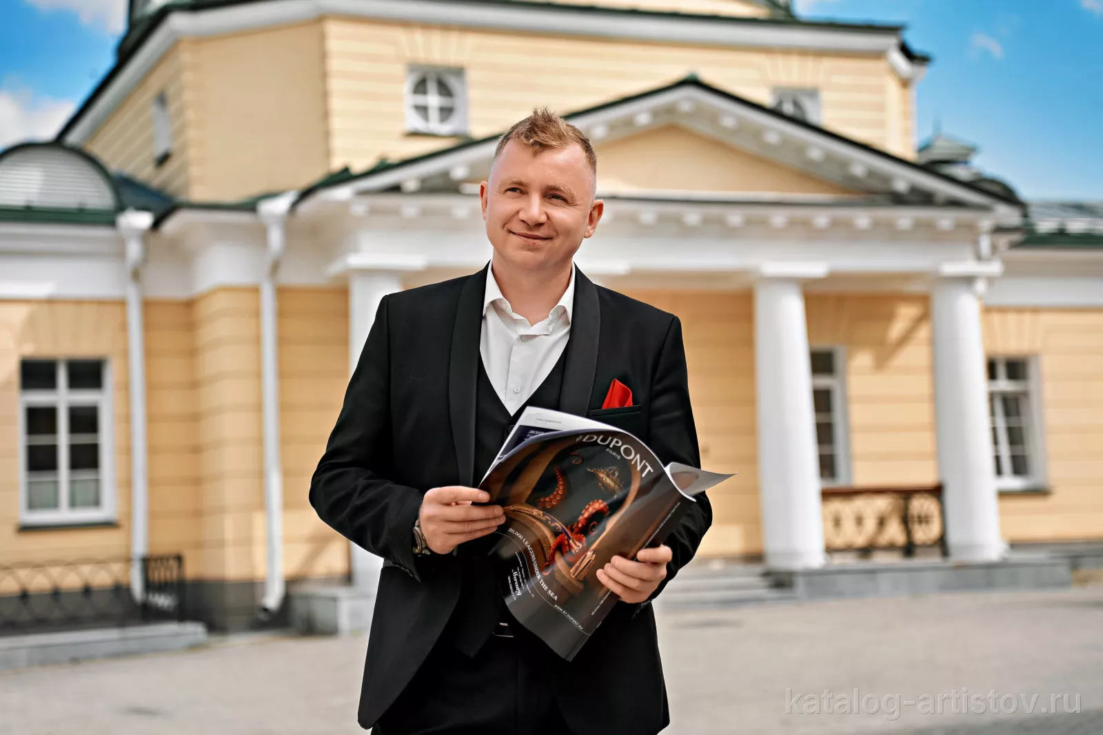 Ведущий Антон Зубов