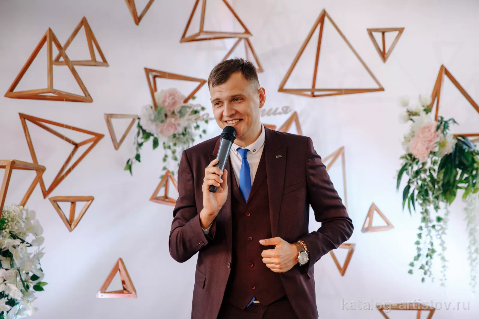 Ведущий Роман Дрожжин