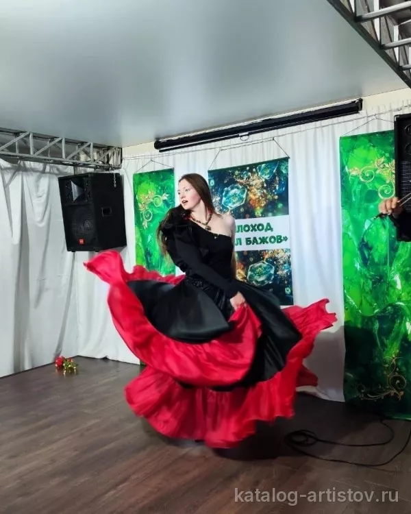 Дуэт скрипки и танца ImproDance, скрипач