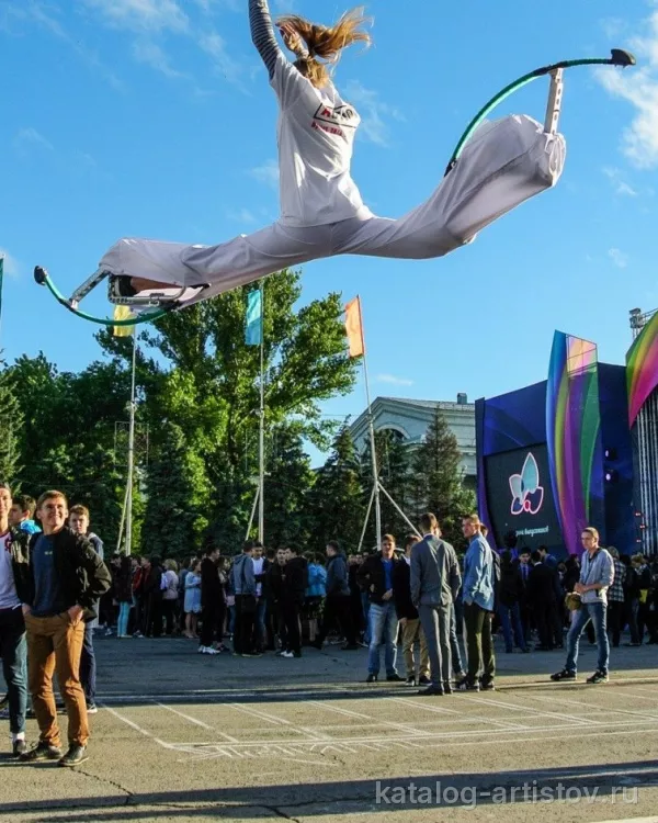 Шоу на джамперах Nitro Jump, цирковой артист