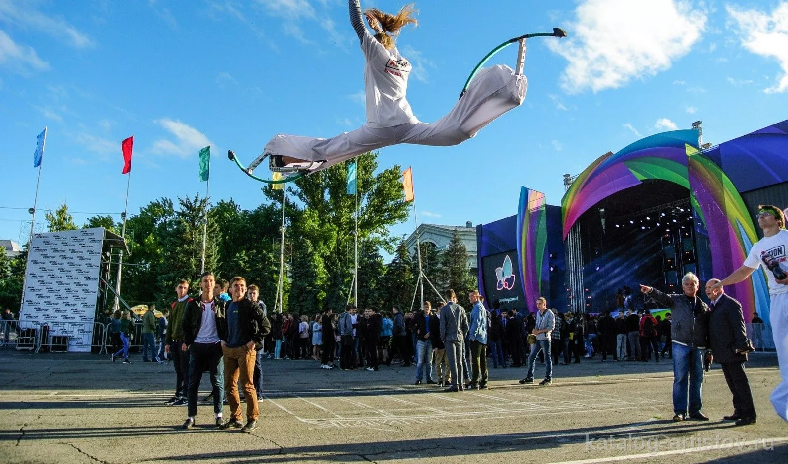 Шоу на джамперах Nitro Jump, цирковой артист