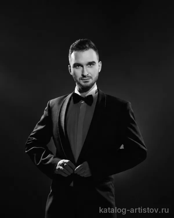 Вокалист Виталий Кошко
