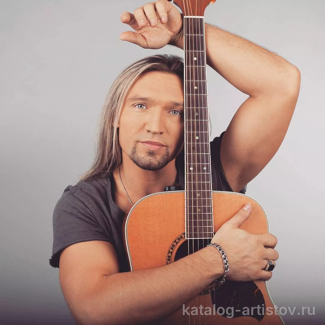 Певец Пётр Елфимов, вокалист
