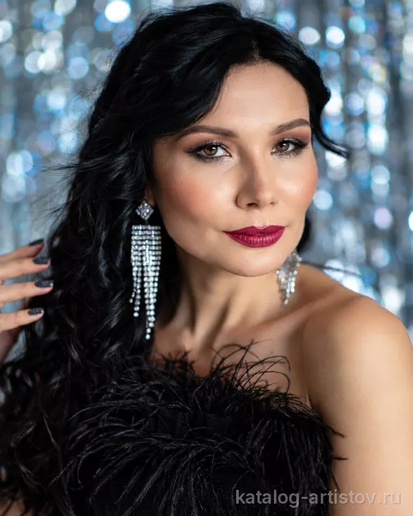 Певица Алина Владимирова, вокалист