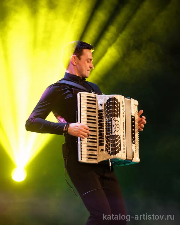 Аккордеонист Дмитрий Пономарёв, музыкант